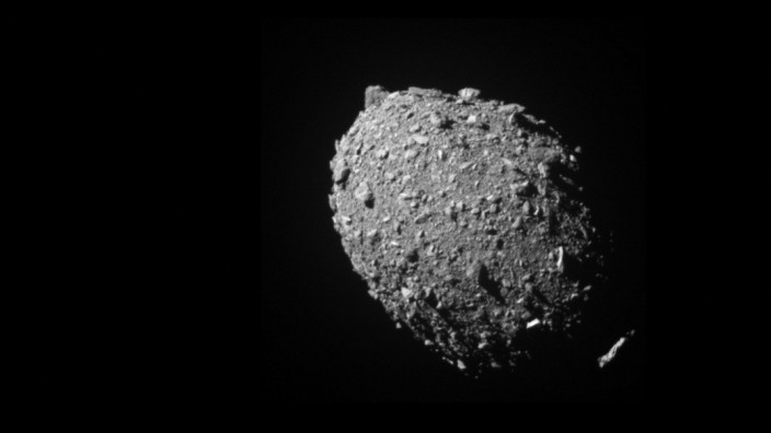 Raumsonde "Dart": Der Asteroidenmond Dimorphos, kurz bevor er von der Sonde "Dart" gerammt wurde.