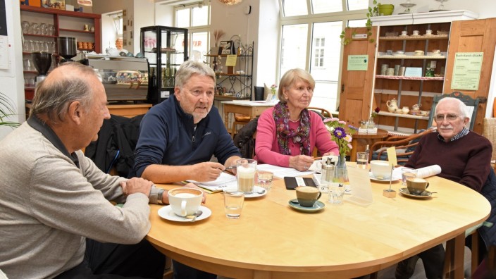 Puchheim: Stellen ihre Positionen vor (von links): Heinz Kroppen, Thomas Brückner, Ingrid Kroppen und Karl-Heinz Türkner.