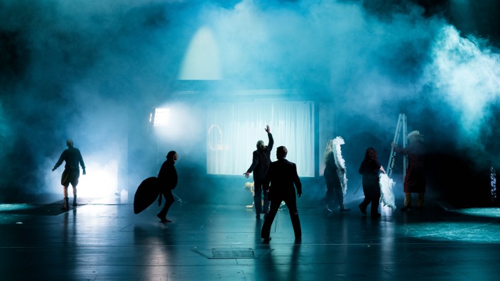 Theater: Roadmovie oder Foto-Lovestory: "Faust" am Volkstheater Wien.