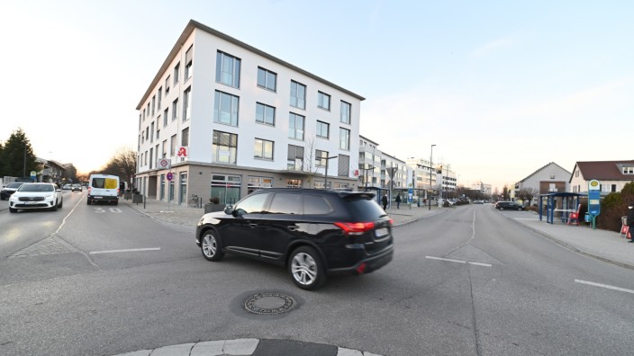 Planegg: In der neuen Martinsrieder Ortsmitte dominieren bisher die Autos.