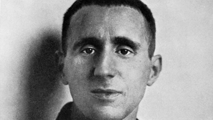 Brecht: Bertolt Brecht im Jahr 1927, fünf Jahre nach der Uraufführung der "Trommeln in der Nacht".
