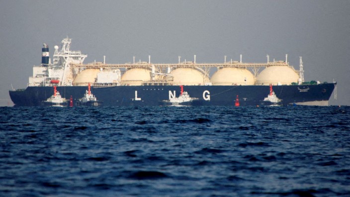 Energiekrise: Ein Tankschiff mit Flüssigerdgas: Die EU braucht mehr solcher Gasimporte - will aber zugleich die Preise senken.