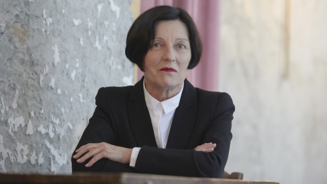 Culture: Nobel Laureate Herta Müller will speak to Andrei Korkov about the nature of dictatorships.