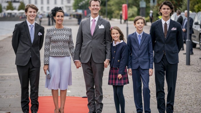 Leute: Die Kinder des dänischen Prinzen Joachim (Mitte) verlieren ihre Titel als Prinz und Prinzessin.