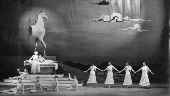 Historischer Theaterskandal: In dieser Szene geht es noch gesittet zu bei der Uraufführung des Balletts "Abraxas" von Werner Egk. Stattgefunden hat sie im Münchner Prinzregententheater, am 6. Juni 1948.