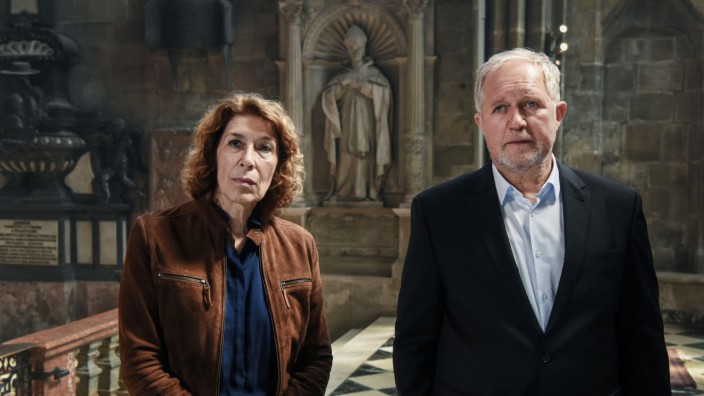 Tatort aus Wien: Bibi Fellner (Adele Neuhauser) und Kollege Moritz Eisner (Harald Krassnitzer) lernen in der Kirche das Gruseln.