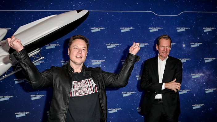 Döpfner über Twitter: Beginn keiner wunderbaren Freundschaft? Mathias Döpfner verlieh Elon Musk den Axel-Springer-Preis 2020.