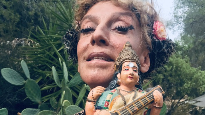Serie Lieblingsdings: Sissi Perlinger sagt, sie habe die Götterstatue in einem Laden auf Ibiza entdeckt - und sich sofort in sie verliebt.