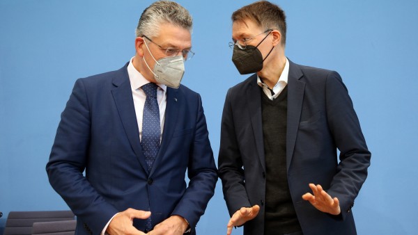 Coronavirus in Deutschland: Lothar Wieler und Karl Lauterbach