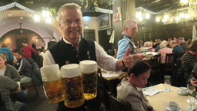 Ergänzung zum Oktoberfest: Gregor Lemke, Vorsitzender des Vereins der Münchner Innenstadtwirte, ist zufrieden mit dem Geschäft.