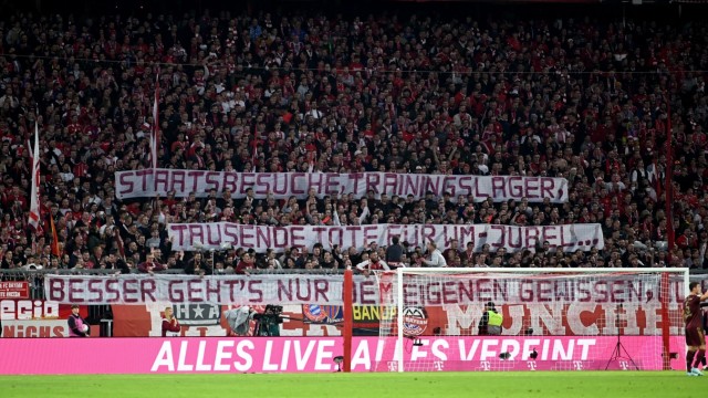 FC Bayern: Die Fans des FC Bayern mit einer Botschaft an Uli Hoeneß.