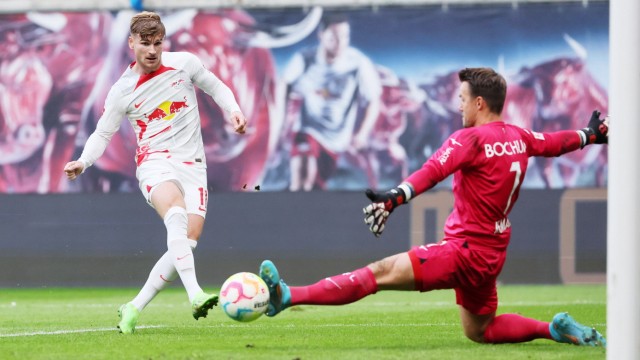 Bundesliga: Schlimmeres verhindert: In dieser Situation parierte Bochums Torwart Manuel Riemann (rechts) gegen Timo Werner - dennoch gelangen dem Nationalspieler zwei Treffer.