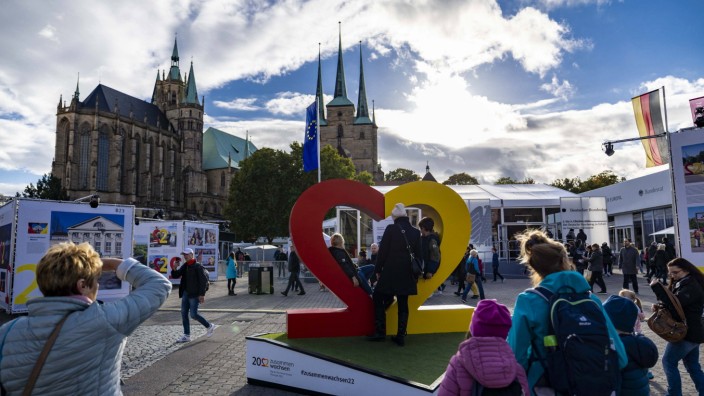 Tag der Deutschen Einheit: In der thüringischen Landeshauptstadt Erfurt findet seit Samstag ein Bürgerfest zum Tag der Deutschen Einheit statt. Das Motto: "Zusammen wachsen".