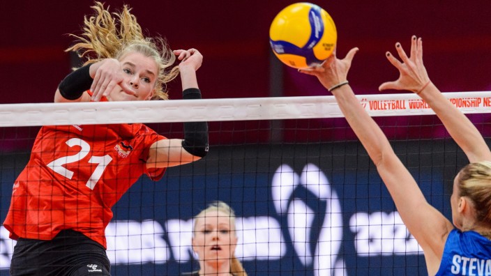 Volleyball: Am Ende wie die gesamte Mannschaft etwas kraftlos: Camilla Weitzel, die gegen Kanada starke 14 Punkte beisteuerte.