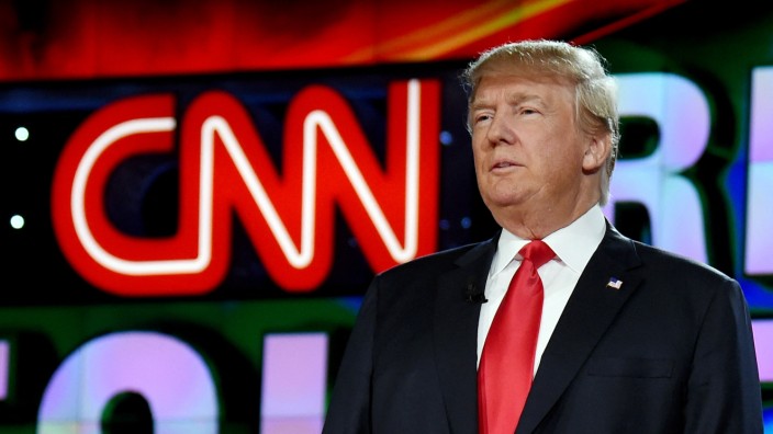 USA: Der ehemalige US-Präsident Donald Trump liegt seit Langem mit dem Nachrichtensender CNN im Streit. Nun verklagt er das Medienunternehmen auf 475 Millionen Dollar.