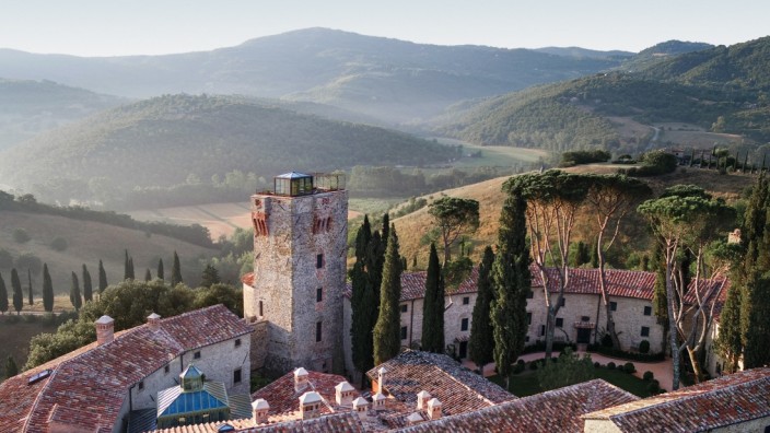 Urlaub in Umbrien: Umbrien ist für seine Wälder und Olivenhaine bekannt - hier der Blick über das Castello di Reschio.