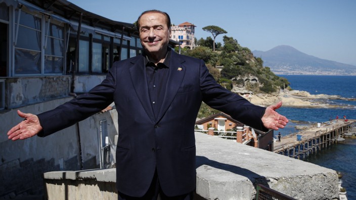 Fernsehen: Der italienische Rechtspolitiker Silvio Berlusconi hätte gerne einen größeren Einfluss bei Pro Sieben Sat 1.