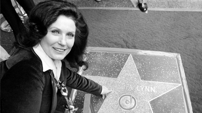 Nachruf auf Loretta Lynn: Loretta Lynn auf dem Hollywood Walk of Fame im Jahr 1978.