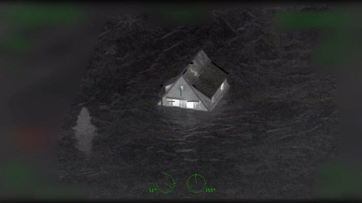 Flut im Ahrtal: Die Katastrophe, noch am Abend festgehalten auf Videos: Solche Aufnahmen machten Hubschrauber in der Flutnacht am 14. Juli 2021 im Ahrtal.