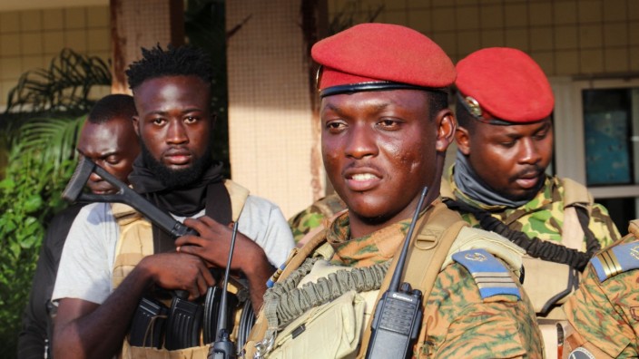 Westafrika: Burkina Fasos neuer Militärmachthaber Ibrahim Traoré in der Hauptstadt Ouagadougou.