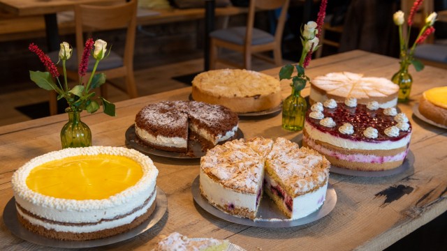 Café Eberlhof: Nicht nur die Kuchen werden im Eberlhof selbstgemacht.