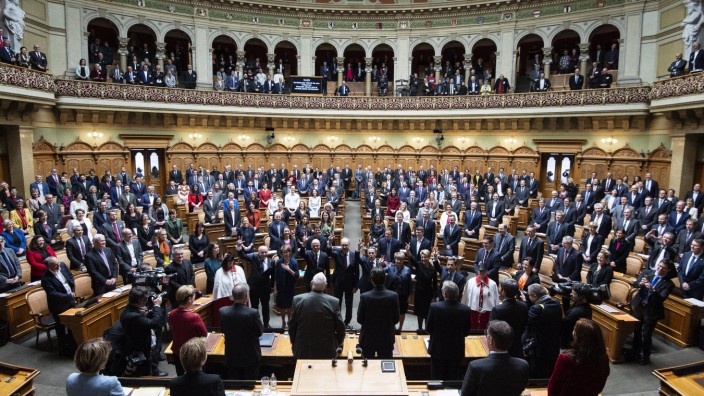Bundesrat: Womöglich der letzte Amtseid nach alter Formel: Die sieben Mitglieder des Schweizer Bundesrats nach den Wahlen im Dezember 2019.