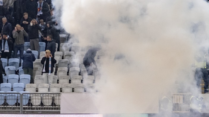 Union Berlin im Europapokal: Fans von Union Berlin sorgten beim Auswärtsspiel in Malmö für viel Rauch und Ärger.
