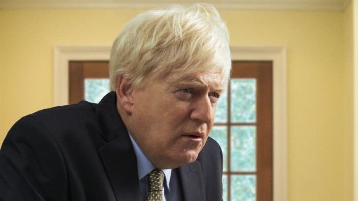 Serie "This England": Wer wenn nicht Kenneth Branagh kann es sich leisten, den direkten Vergleich mit dem echten Boris Johnson zu wagen.