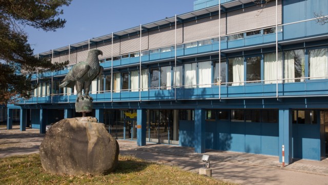 Fürstenfeldbruck: Glas, Stahl, Beton: Die Offizierschule der Luftwaffe wurde im Stil der Siebzigerjahre errichtet.