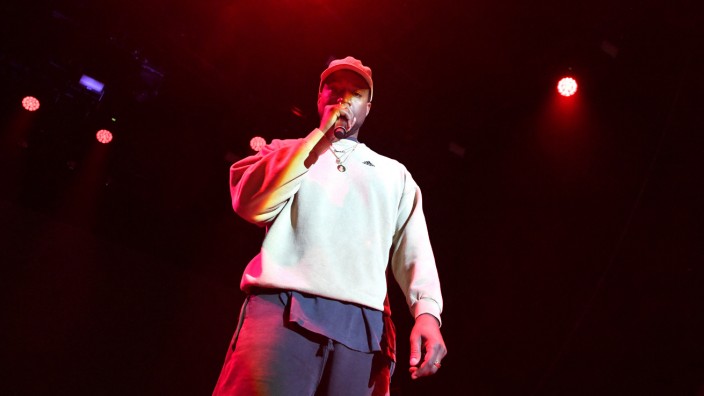 Kanye West und Adidas: Der Rapper Kanye West bei einer Veranstaltung von Adidas in Los Angeles Anfang 2018. Beide verdienten gut miteinander. Mittlerweile läuft es nicht mehr so.