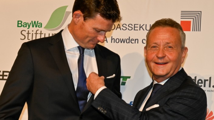Szenario: Passt? Baywa-Chef Klaus Josef Lutz (rechts) mit seinem Nachfolger Marcus Pöllinger (links).