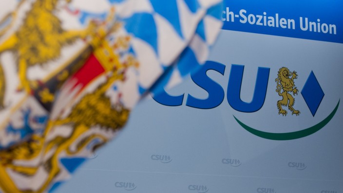 Prantls Blick: Bayern und die CSU: Ein Coup in den Fünfzigerjahren hat es den Christsozialen ermöglicht, zur weiß-blauen Staatspartei und zur Inkarnation des Bayerischen zu werden.