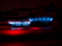 Liveblog zur Energiekrise: Gaspreis-Kommission schlägt Einmahlzahlung im Dezember vor