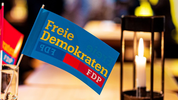 Nach der Wahl in Niedersachsen: Ein Partei-Fähnchen bei der Wahlparty der FDP am Sonntag in Hannover.