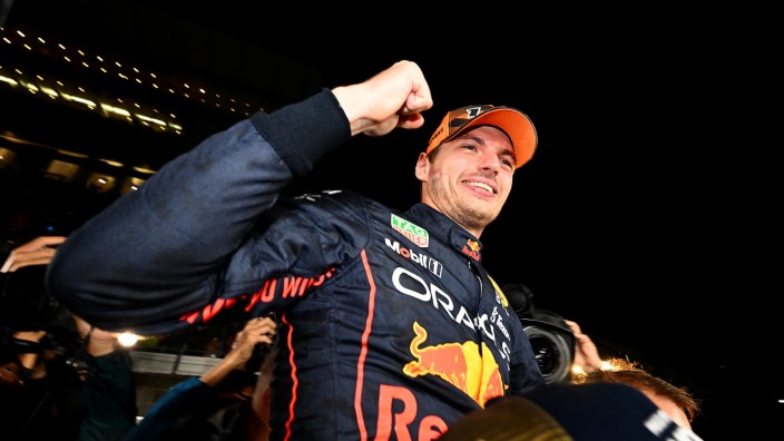 Formel-1-Weltmeister: Max Verstappen jubelt spät in Suzuka über seinen zweiten WM-Titel.
