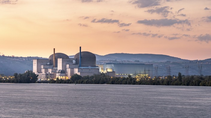 Nachhaltige Geldanlage: Kernkraftwerk Saint-Alban in Frankreich: In der EU sollen von Januar an Investitionen in Atommeiler als grün gelten.