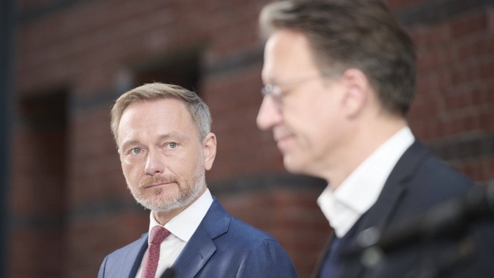 Wahlbeteiligung: Wie es ihnen geht? Kann man in ihren Gesichtern lesen. FDP-Chef Christian Lindner und sein niedersächsischer Spitzenkandidat Stefan Birkner am Montag in Berlin.