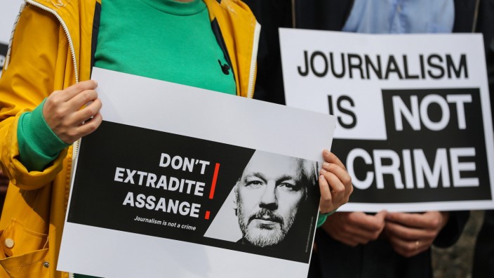 Free-Assange-Bewegung: Unterstützer von Julian Assange demonstrieren derzeit weltweit für einen freien Journalismus und gegen die Auslieferung des Wikileaks-Gründers. Hier in Zagreb am 8. Oktober.