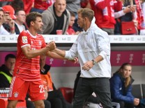 FC Bayern Munich: Thomas Müller and Julian Nagelsmann on the sidelines