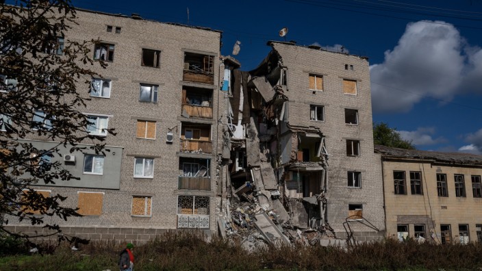 Russischer Angriffskrieg: Ein zerstörtes Wohngebäude in der ostukrainischen Stadt Bakhmut