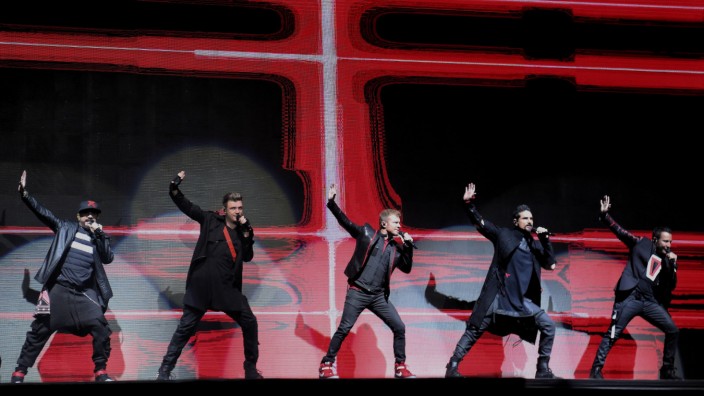 Leute: Inzwischen meist ohne fliegende BHs: Die US-amerikanische Band Backstreet Boys bei einem Auftritt in Bogota, Kolumbien im Jahr 2020.