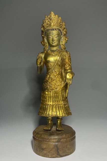 Kunstmessen: Auch Tibetica gibt es auf der Kunst & Antiquitäten, hier ein Bronze-Buddha Dipankara, Nepal, 19. Jh., bei der Galerie Peter Hardt.