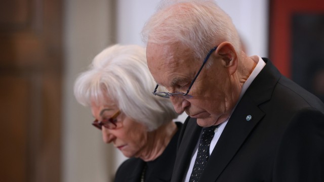 Barbara Stamm: Edmund Stoiber (CSU), ehemaliger bayerischer Ministerpräsident, und seine Frau Karin.