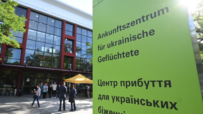 Folgen von Kriegen und Krisen: Seit Juli betreibt die Stadt im ehemaligen Goethe-Institut in der Dachauer Straße das Ankunftszentrum für ukrainische Geflüchtete.