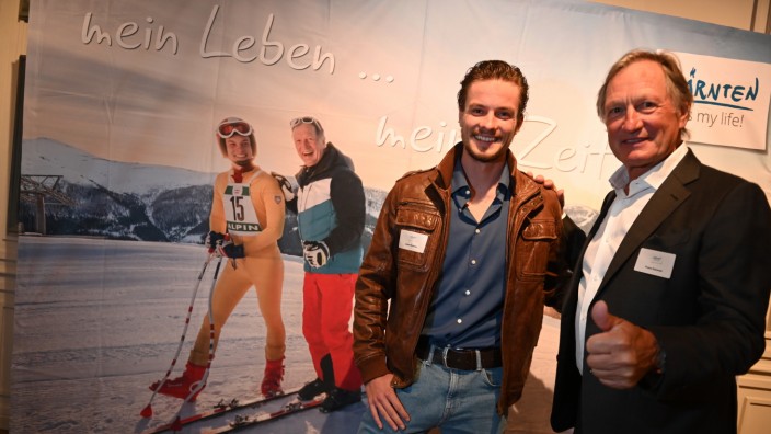 SZenario: Julian Waldner (links) spielt im Film "Chasing the line" die Skilegende Franz Klammer. Bei der Premiere im Bayerischen Hof traf der Schauspieler auf den Sportler.