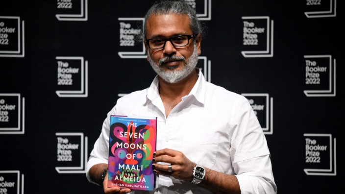 Booker Prize: Shehan Karunatilaka hat den wichtigsten britischen Literaturpreis für seinen Roman "Die sieben Monde von Maali Almeida" erhalten.