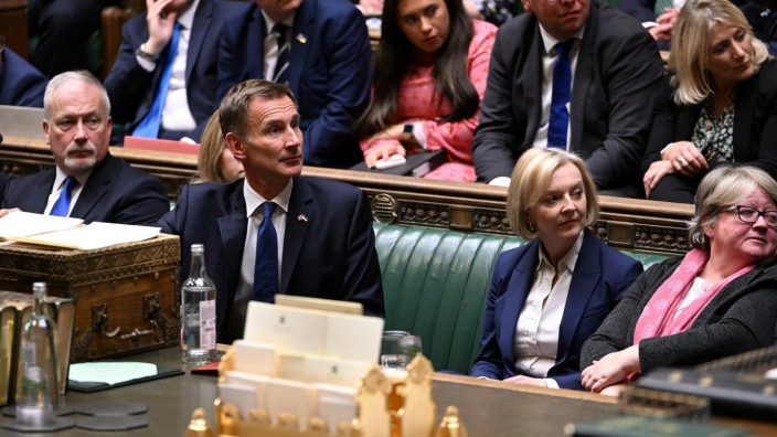 Brief aus New York: Blick in den Abgrund. Finanzminister Jeremy Hunt und Premierminister Liz Truss im House of Commons, London, 17 Oktober 2022.