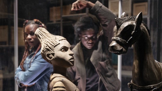 Theater-Kompass: In "Les statues rêvent aussi. Vision einer Rückkehr" geht es um koloniale Raubkunst.