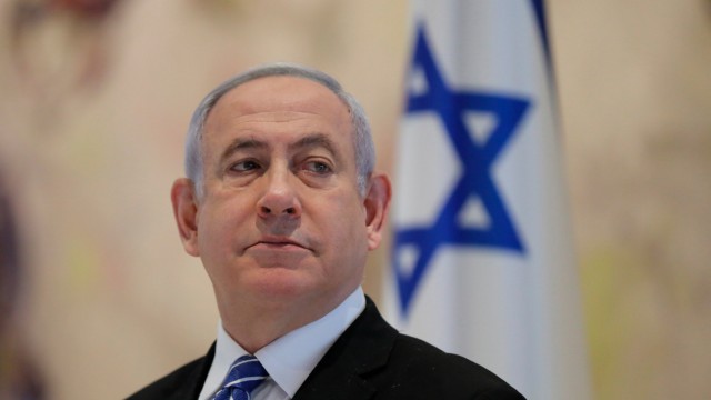 Vor der Parlamentswahl in Israel: Der langjährige Premier Benjamin Netanjahu will zurück an die Macht, dafür verbündet er sich auch mit Extremisten.