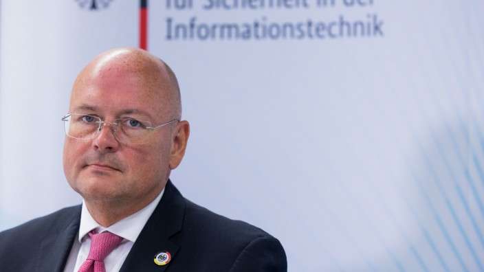 BSI-Chef Schönbohm abberufen: Arne Schönbohm ist als Präsident des Bundesamtes für Sicherheit in der Informationstechnik freigestellt worden.